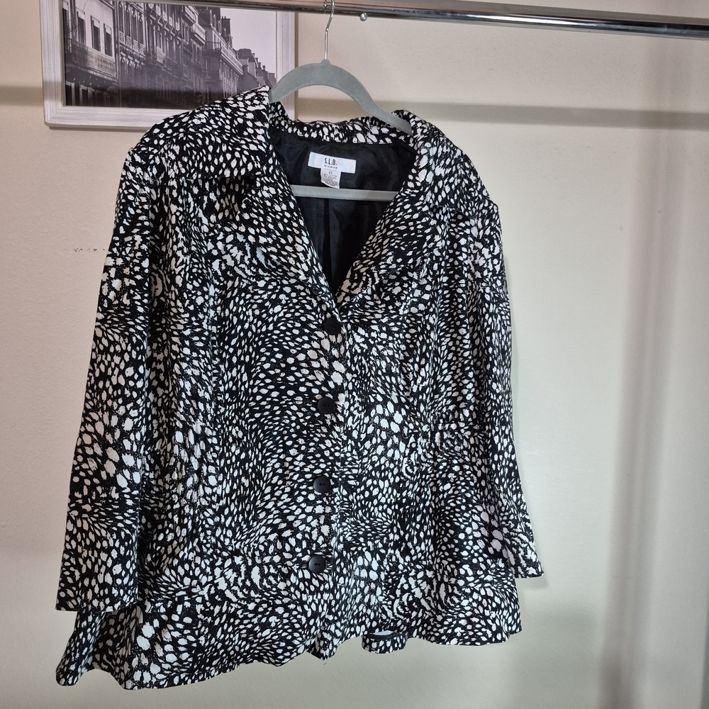 Elle Women's Black and White Blouse